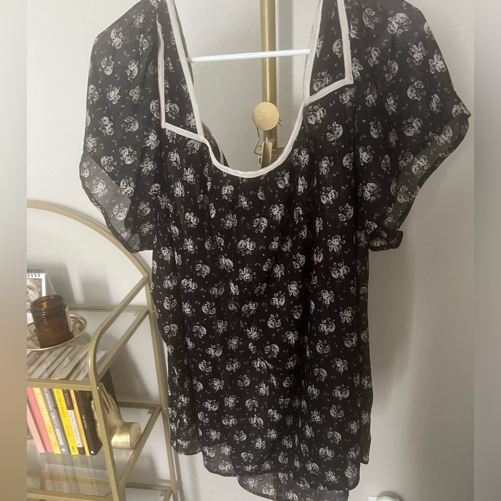 Gorgeous plus size blouse.